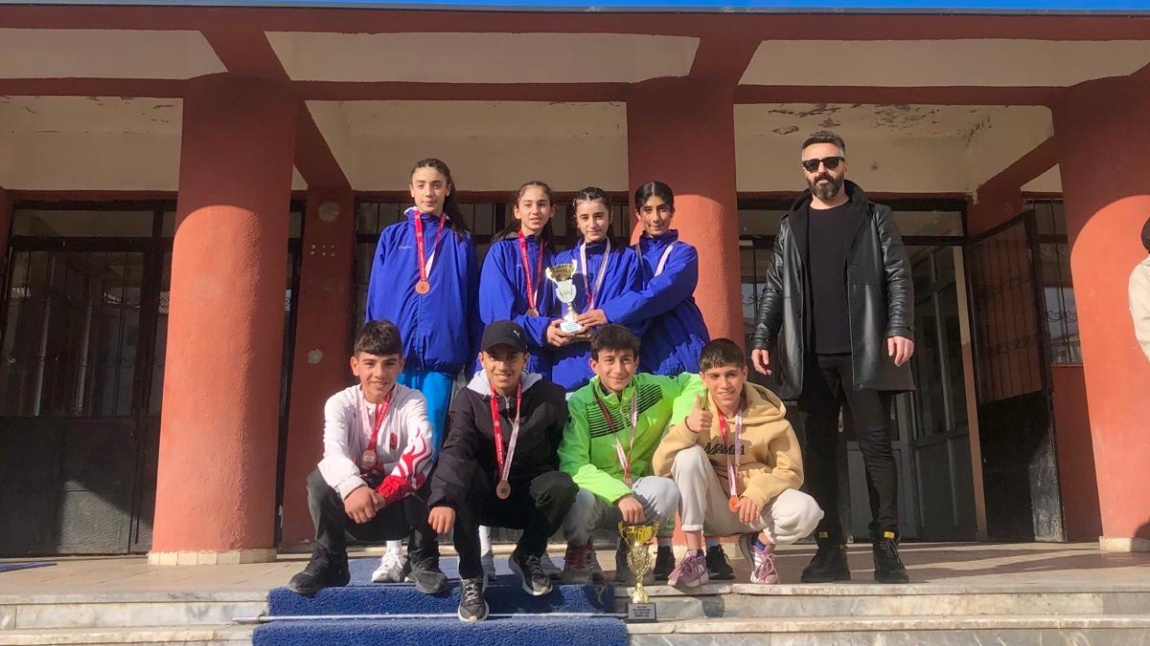 Atletizm Yıldızlar Kros Dalında Türkiye 4. Olan Öğrencilerimizi Tebrik Ediyoruz.