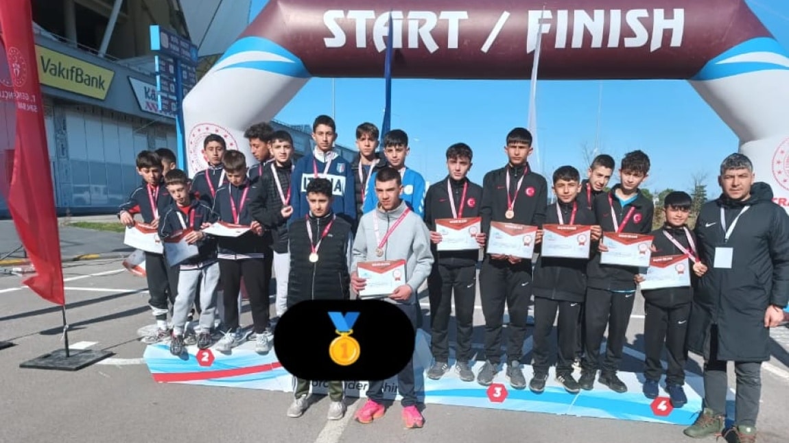 Öğrencilerimiz Bölge Kros Yarışmasına Damga Vurdular!